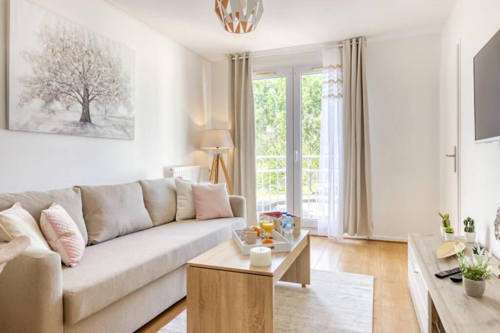 Ferienwohnung L'Elysee - Easy Check-In - Arrivee Autonome - Place Parking Privative - T2 Surequipe - Wifi - Netflix Courcouronnes Exterior foto